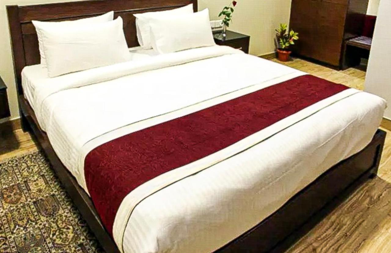 Delux Plaza By Wb Inn Agra  Exterior photo