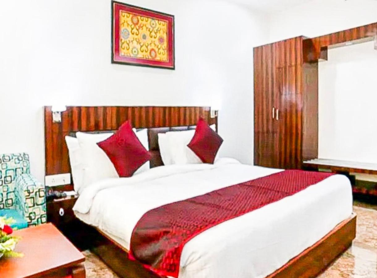 Delux Plaza By Wb Inn Agra  Exterior photo